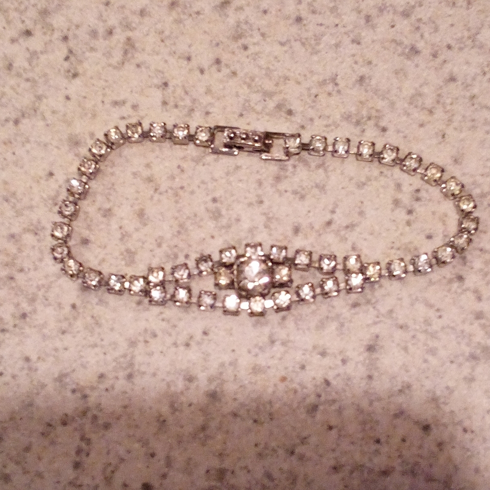 Elegant Silver Rhinestone Diamond Bracelet